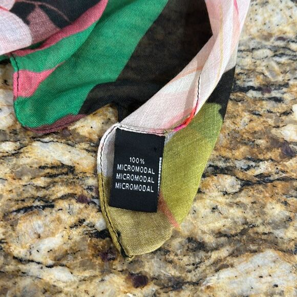 Made in Italy Lightweight Floral And Dog Print Shawl - Picture 3 of 6